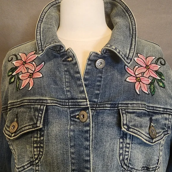 Torrid Premium Denim Jacket embroidered Fearless floral - Picture 7 of 15